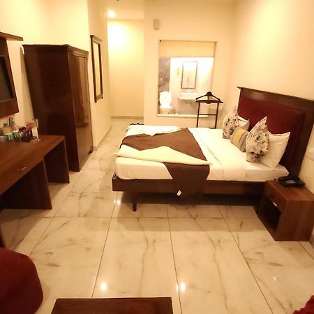 Hotel Vrs Inns Chandīgarh Dış mekan fotoğraf