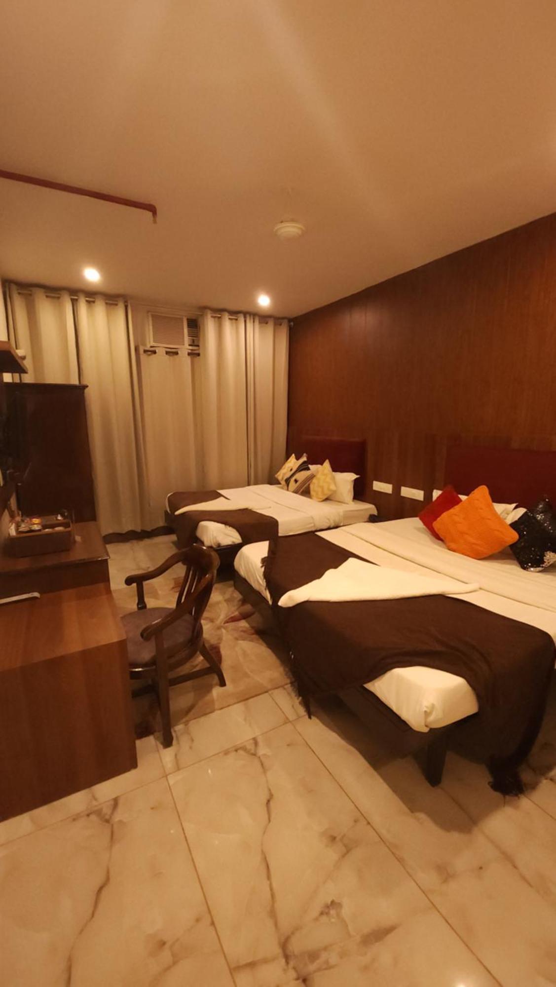 Hotel Vrs Inns Chandīgarh Dış mekan fotoğraf