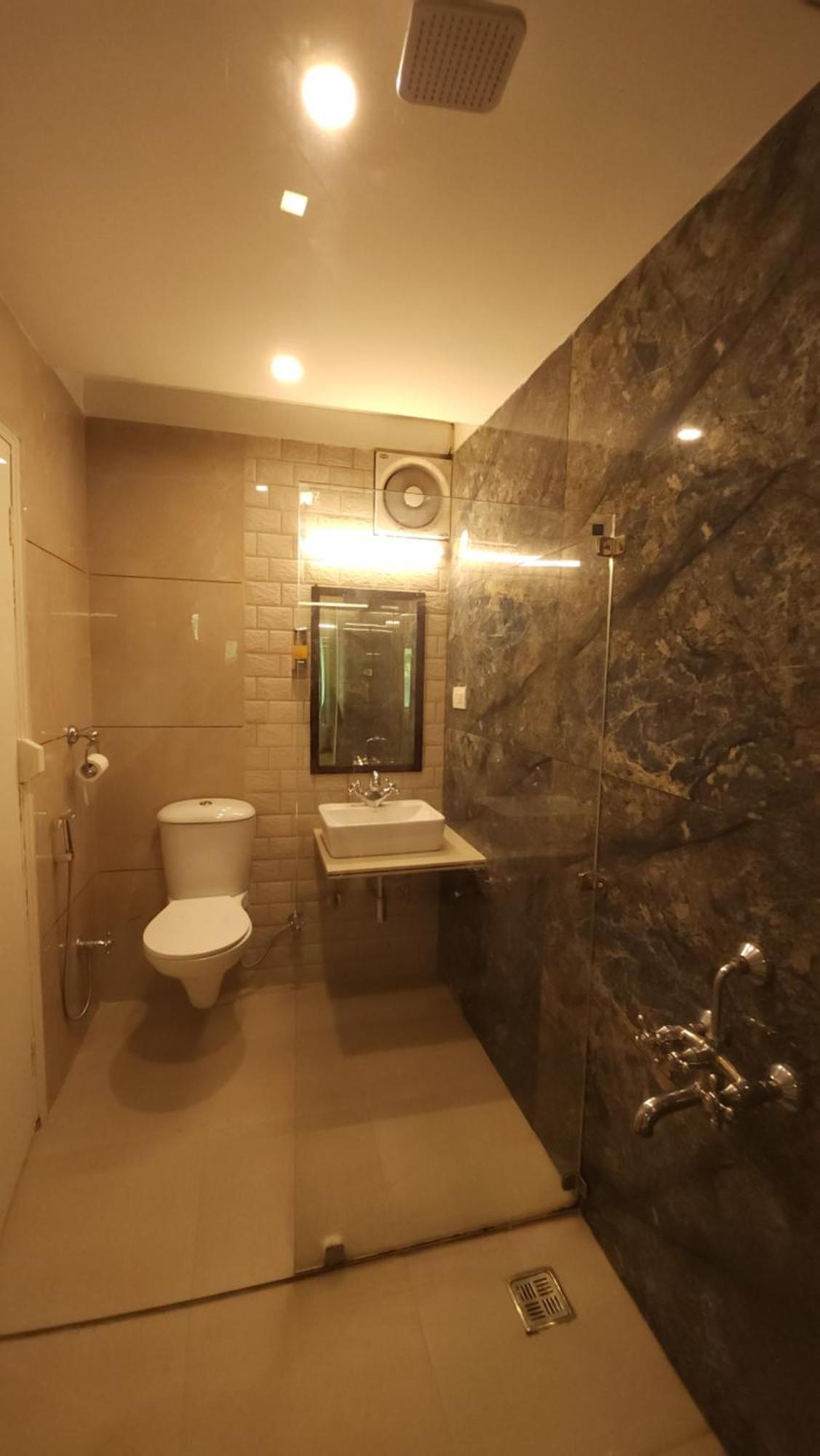 Hotel Vrs Inns Chandīgarh Dış mekan fotoğraf