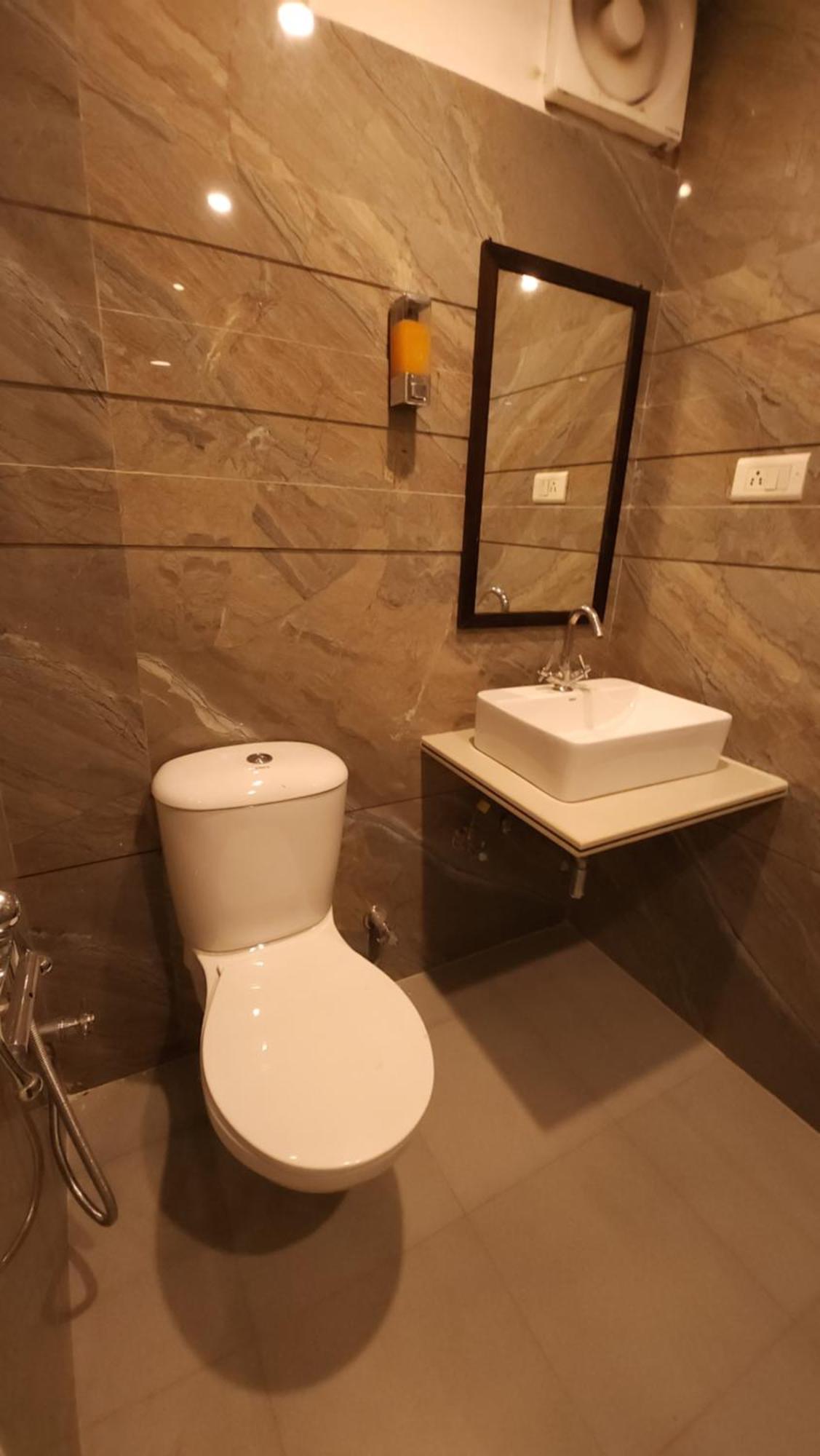 Hotel Vrs Inns Chandīgarh Dış mekan fotoğraf
