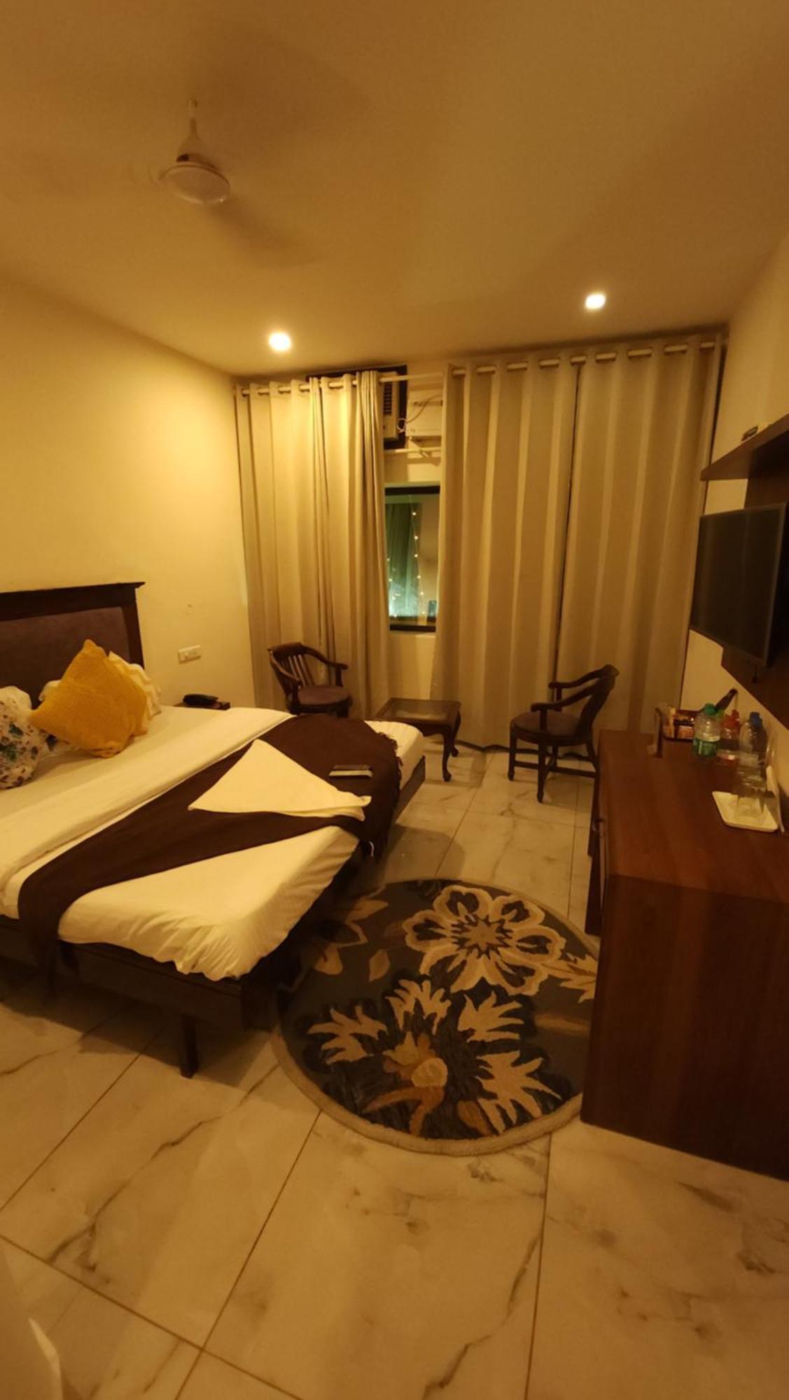 Hotel Vrs Inns Chandīgarh Dış mekan fotoğraf