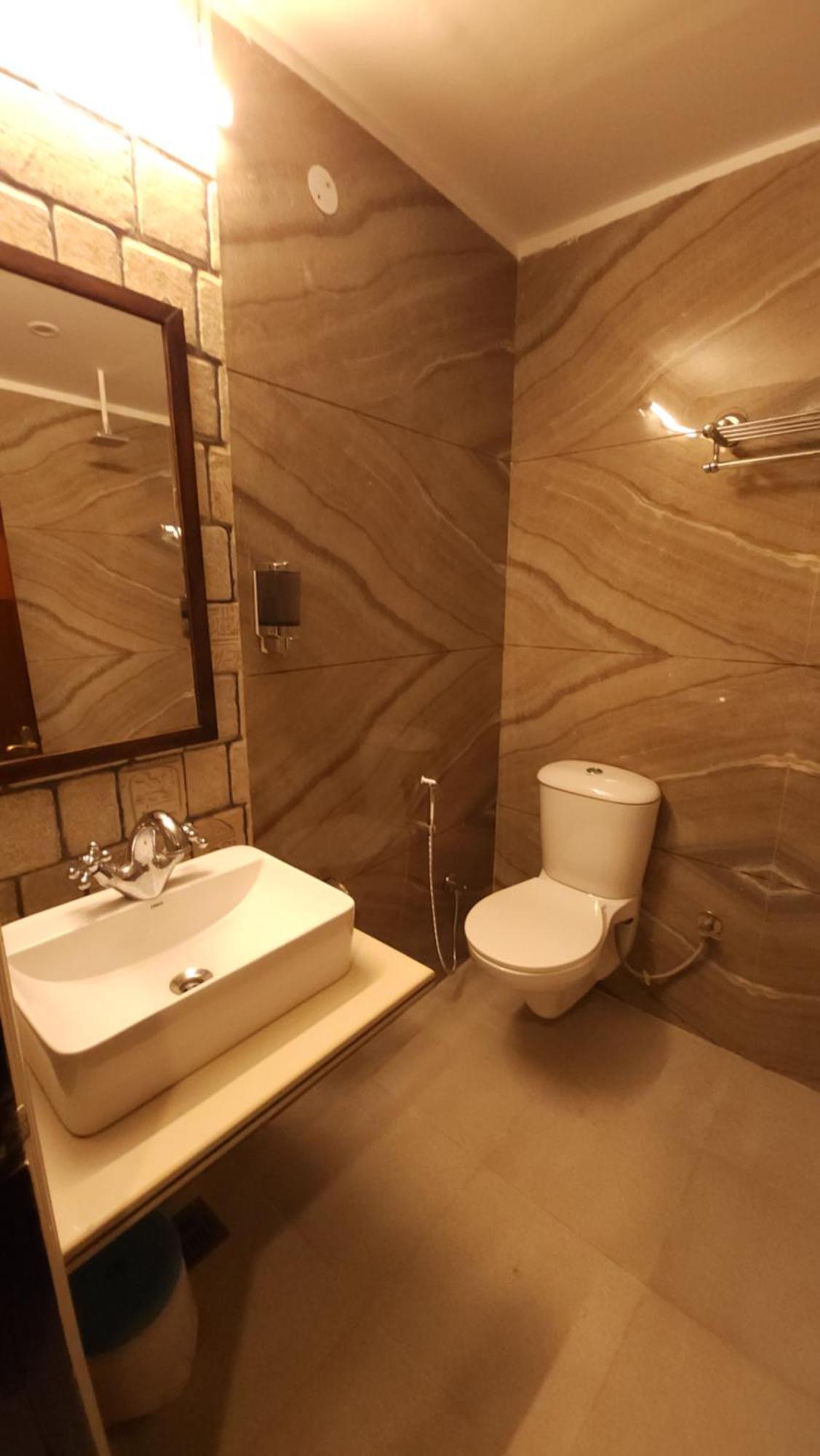 Hotel Vrs Inns Chandīgarh Dış mekan fotoğraf