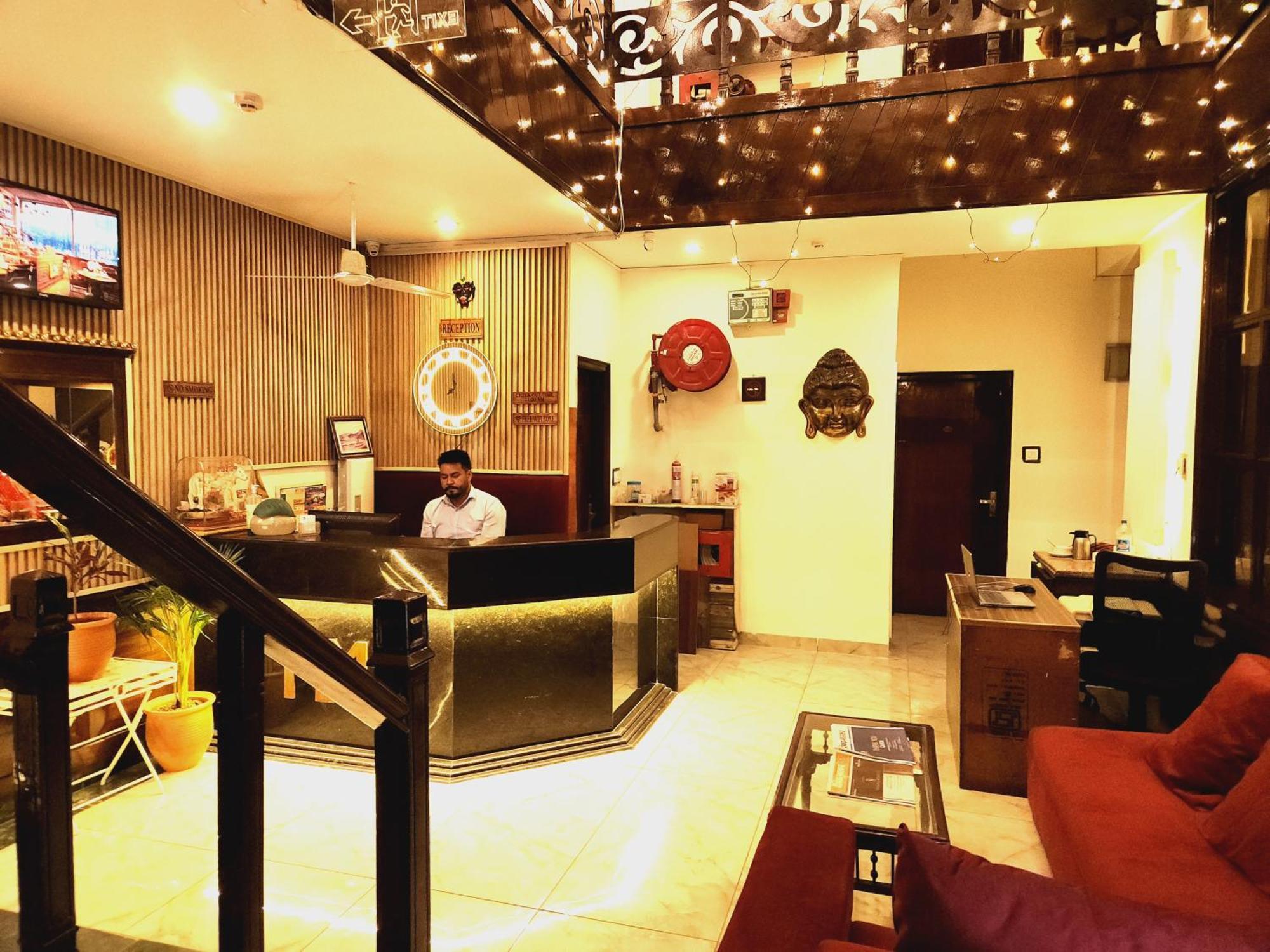 Hotel Vrs Inns Chandīgarh Dış mekan fotoğraf