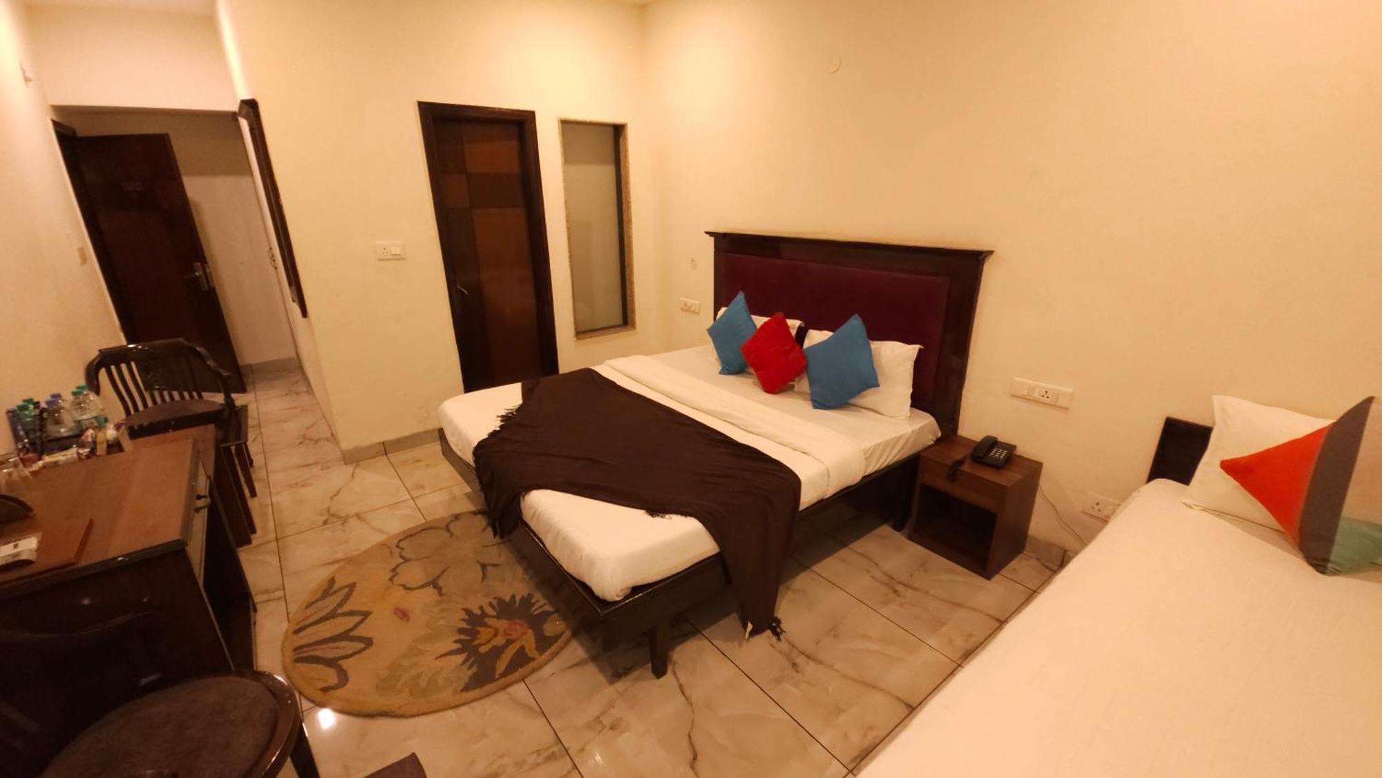 Hotel Vrs Inns Chandīgarh Dış mekan fotoğraf