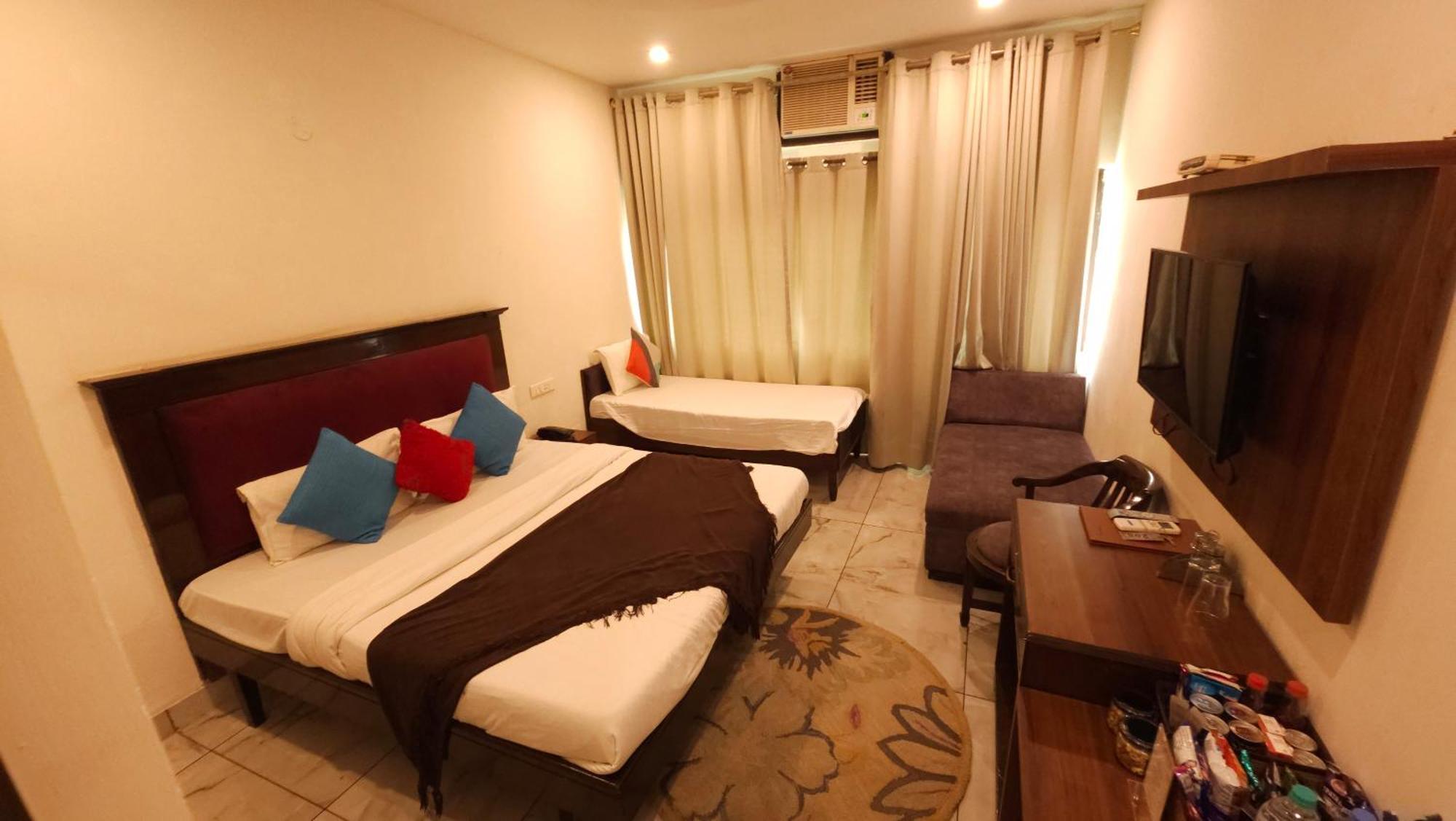 Hotel Vrs Inns Chandīgarh Dış mekan fotoğraf