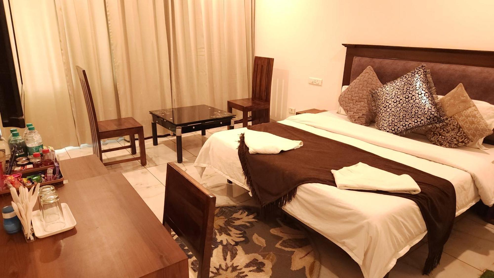 Hotel Vrs Inns Chandīgarh Dış mekan fotoğraf